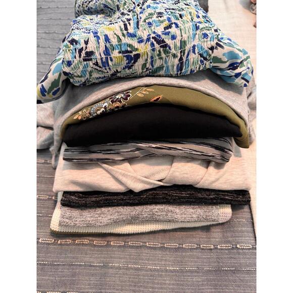 Bundle of. 10 tops size Medium- great like condition  excellent deal! - Picture 2 of 4